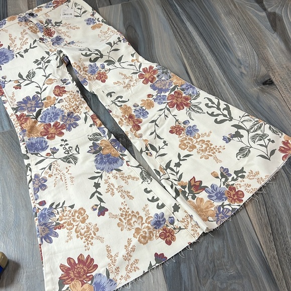 We The free high-rise stretch, flare, floral pants - Picture 3 of 5